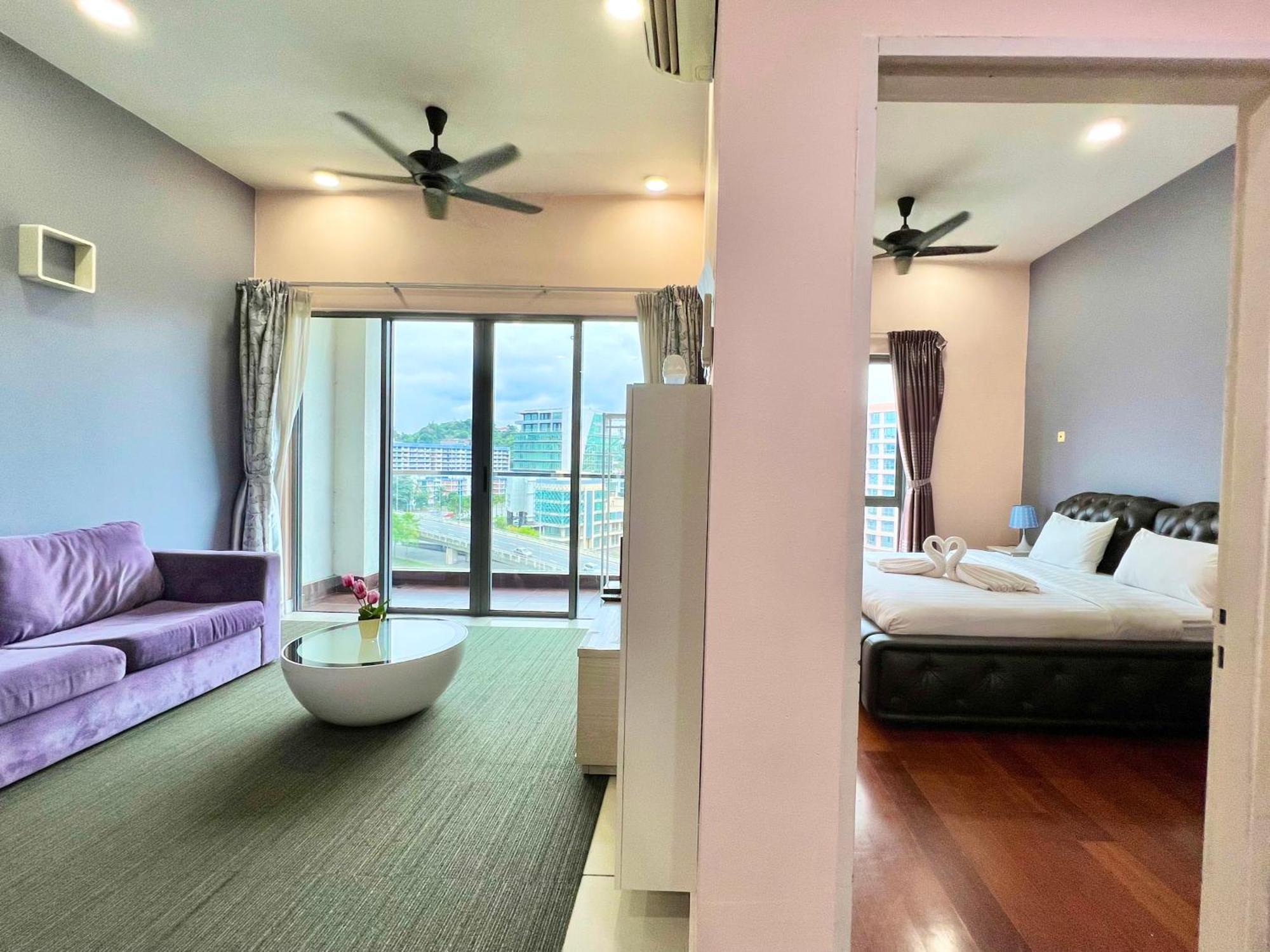 Capital O 90987 The Loft Residences Homestay @ Imago Shopping Mall 2 Kampong Sembulan Exteriér fotografie